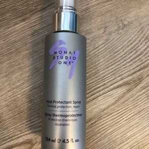 Monat heat protectant spray